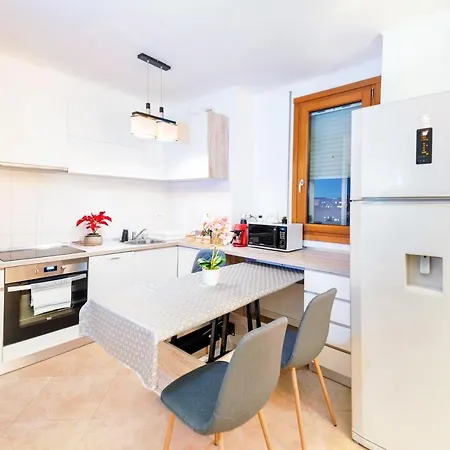 Central 700 Square Fructus Plaza - Eva