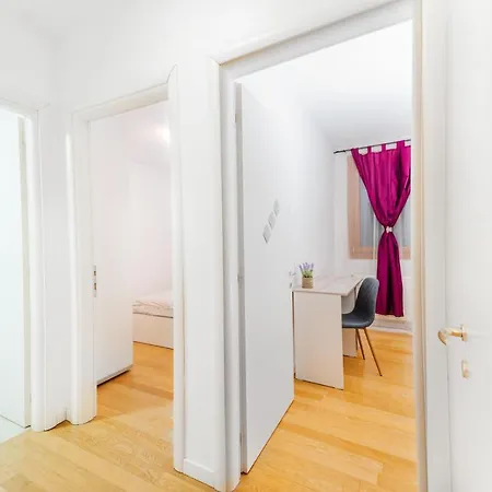 Central 700 Square Fructus Plaza - Eva