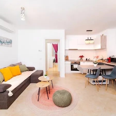 Central 700 Square Fructus Plaza - Eva Apartment