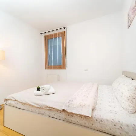 Central 700 Square Fructus Plaza - Eva Timisoara
